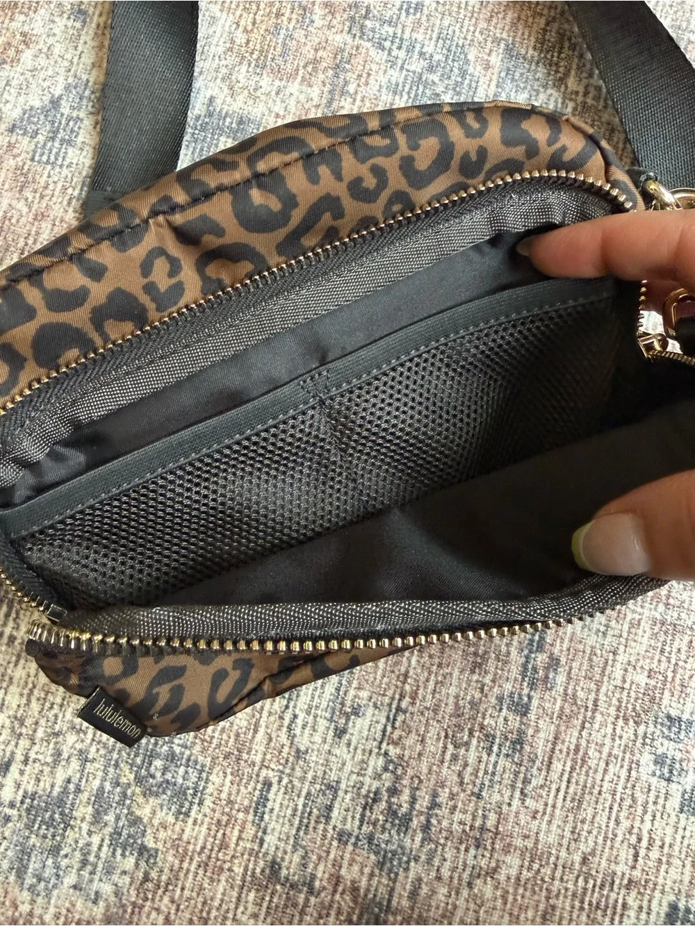 Lululemon Everywhere Crossbody Bag 2L
Leopard - Picture 2 of 2